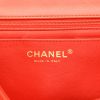 Chanel  Timeless Maxi Jumbo shoulder bag  in orange quilted leather - Detail D2 thumbnail
