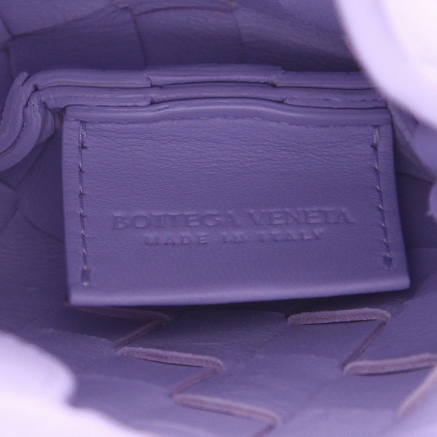 Sac bandoulière Bottega Veneta  Sardine micro modèle  en cuir intrecciato violet - Detail D2