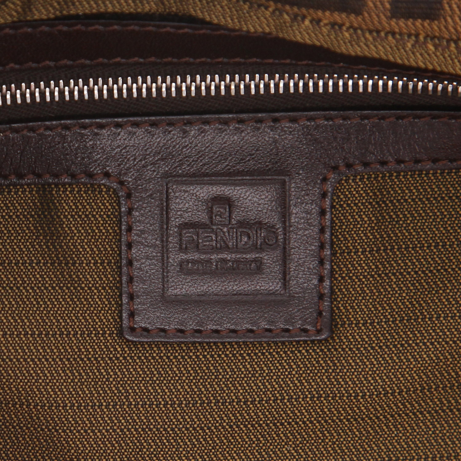 Bolso de mano Fendi  Baguette en lona monogram marrón y cuero marrón - Detail D2