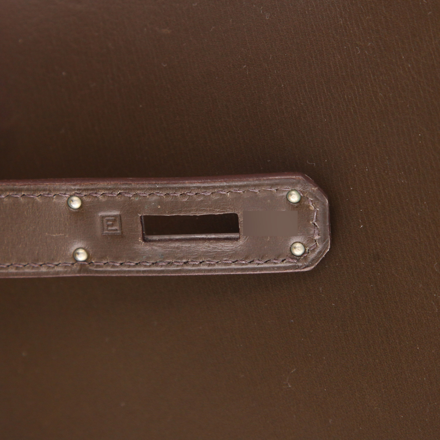 Hermès  Kelly 32 cm handbag  in khaki box leather - Detail D4