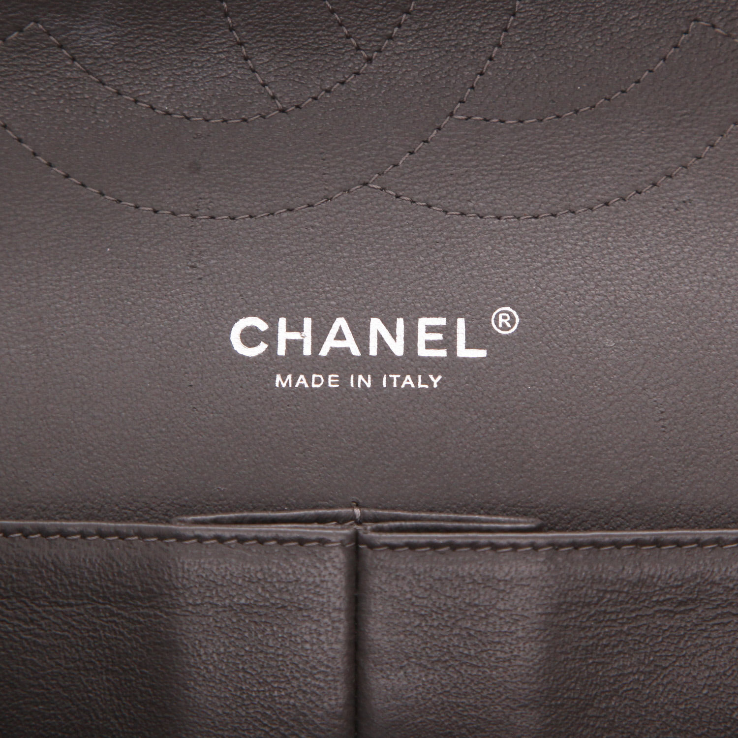 Bolso bandolera Chanel  Timeless Jumbo en cuero acolchado gris - Detail D2