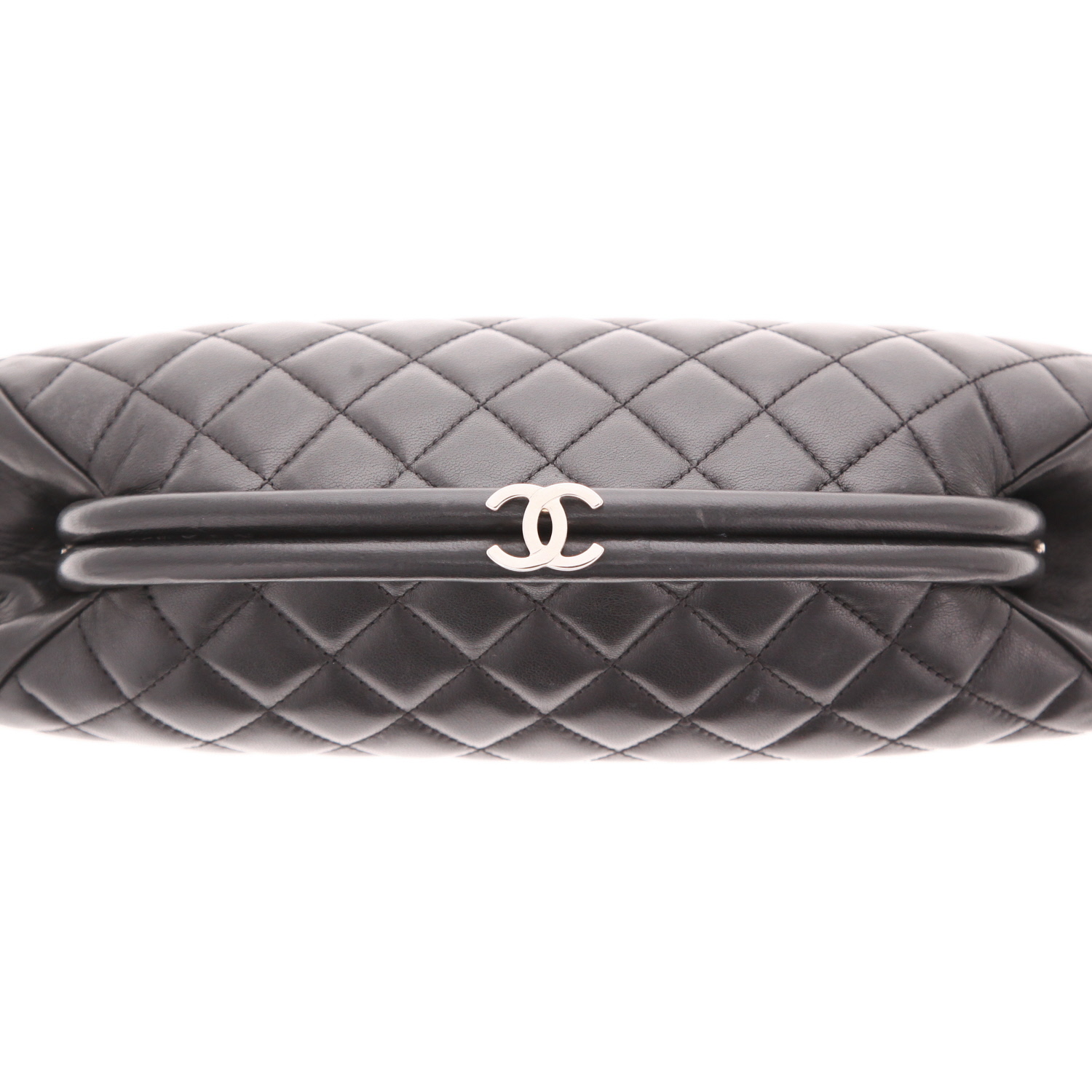 Pochette Chanel Mademoiselle en cuir matelassé noir - Detail D4