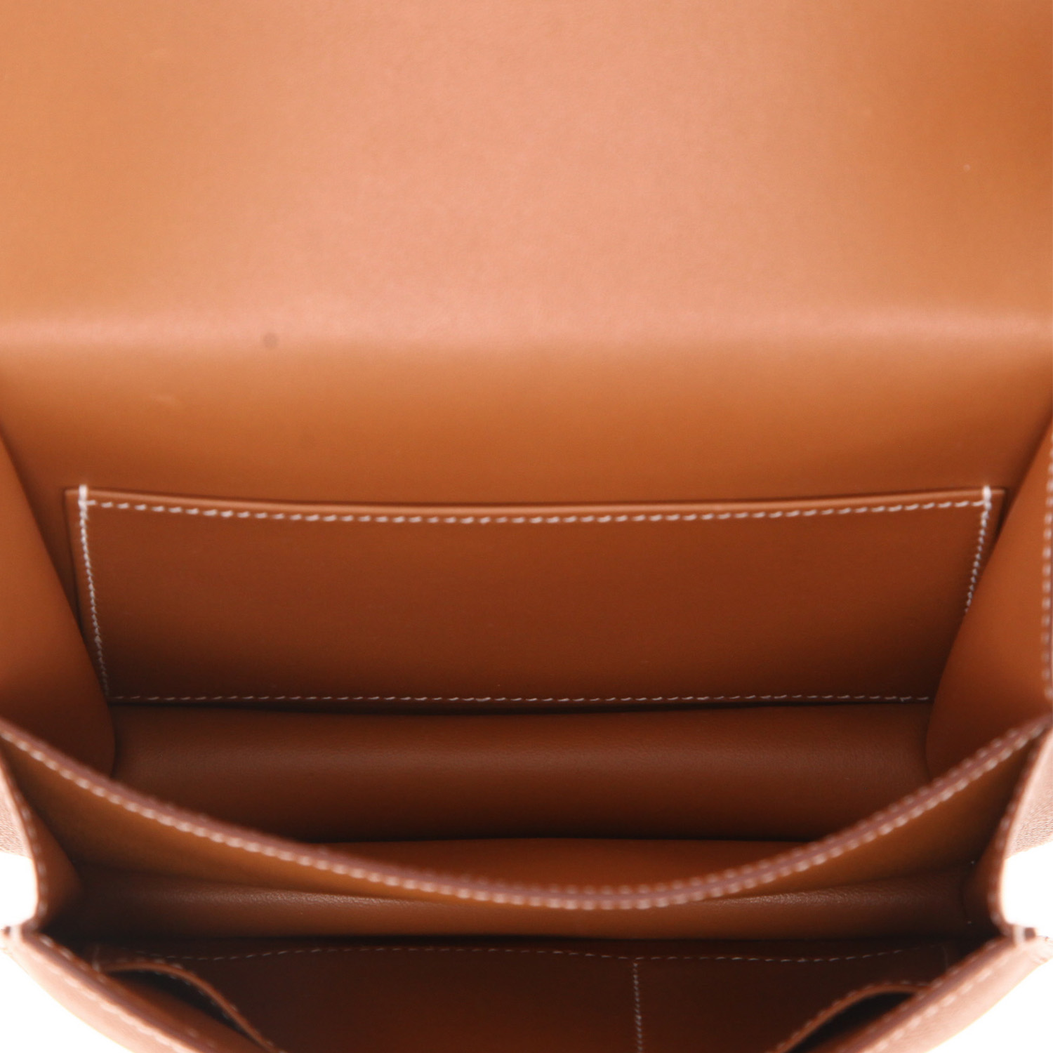 Bolso de mano Hermès  Constance mini  en cuero epsom color oro - Detail D3