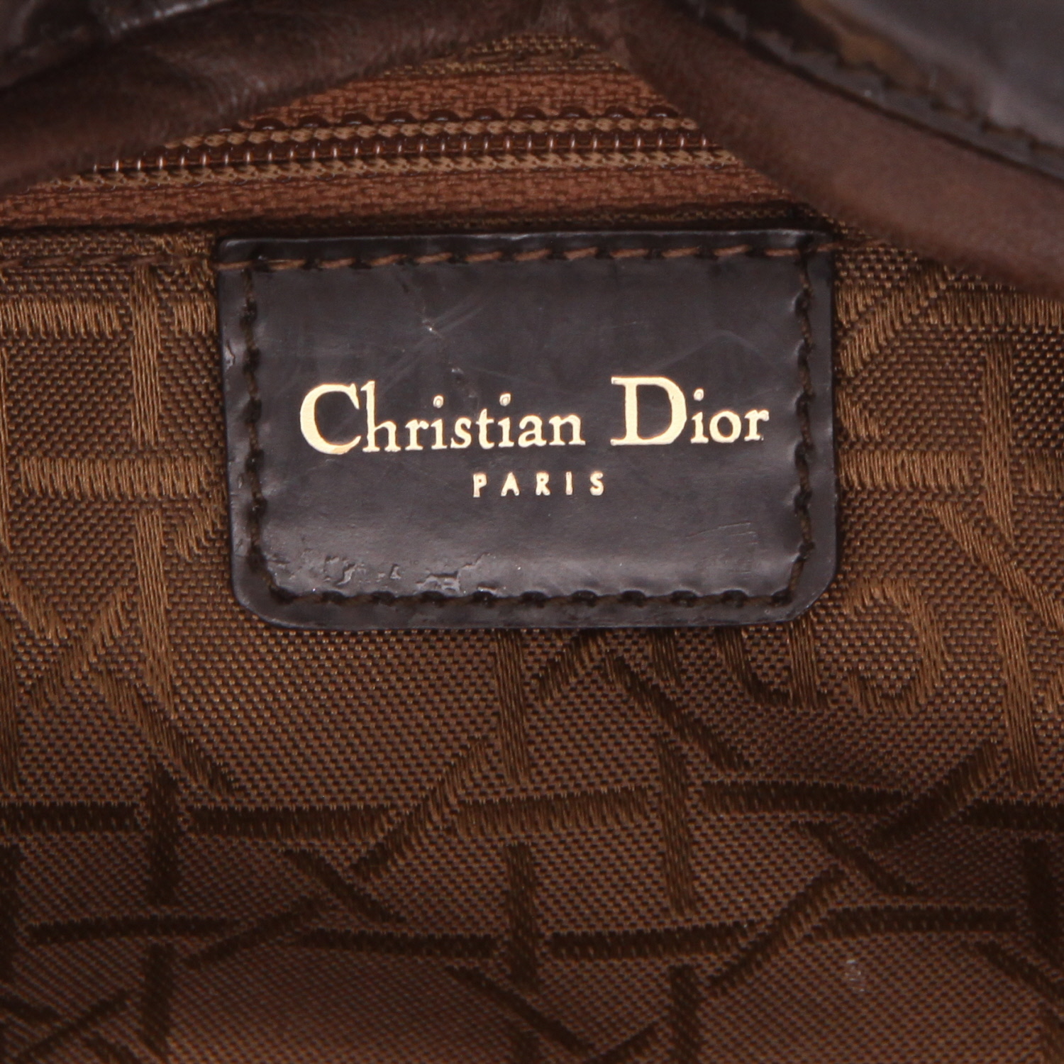 Bolso de mano Dior  Lady Dior en piel de potro marrón y cuero esmaltado marrón - Detail D2