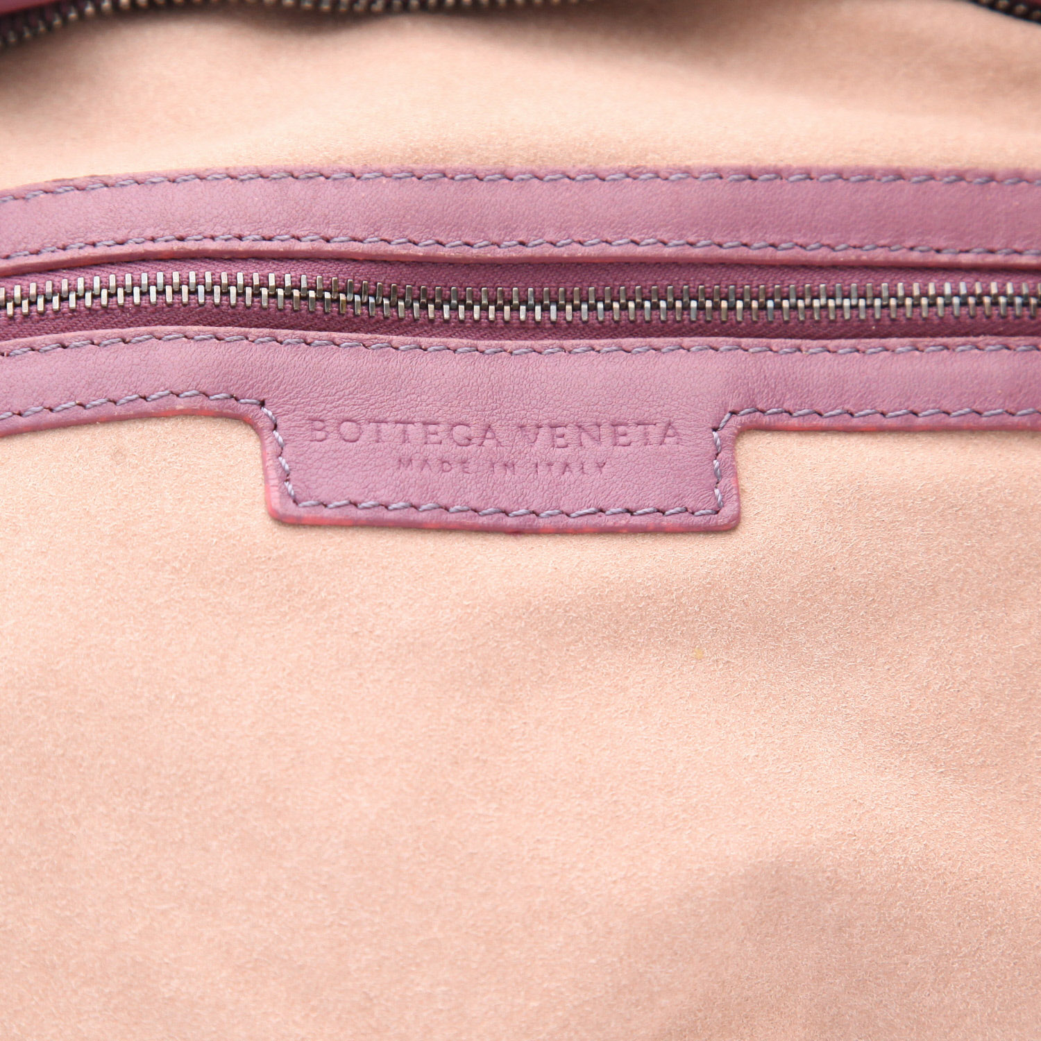Bottega Veneta  Veneta handbag  in pink intrecciato leather - Detail D2