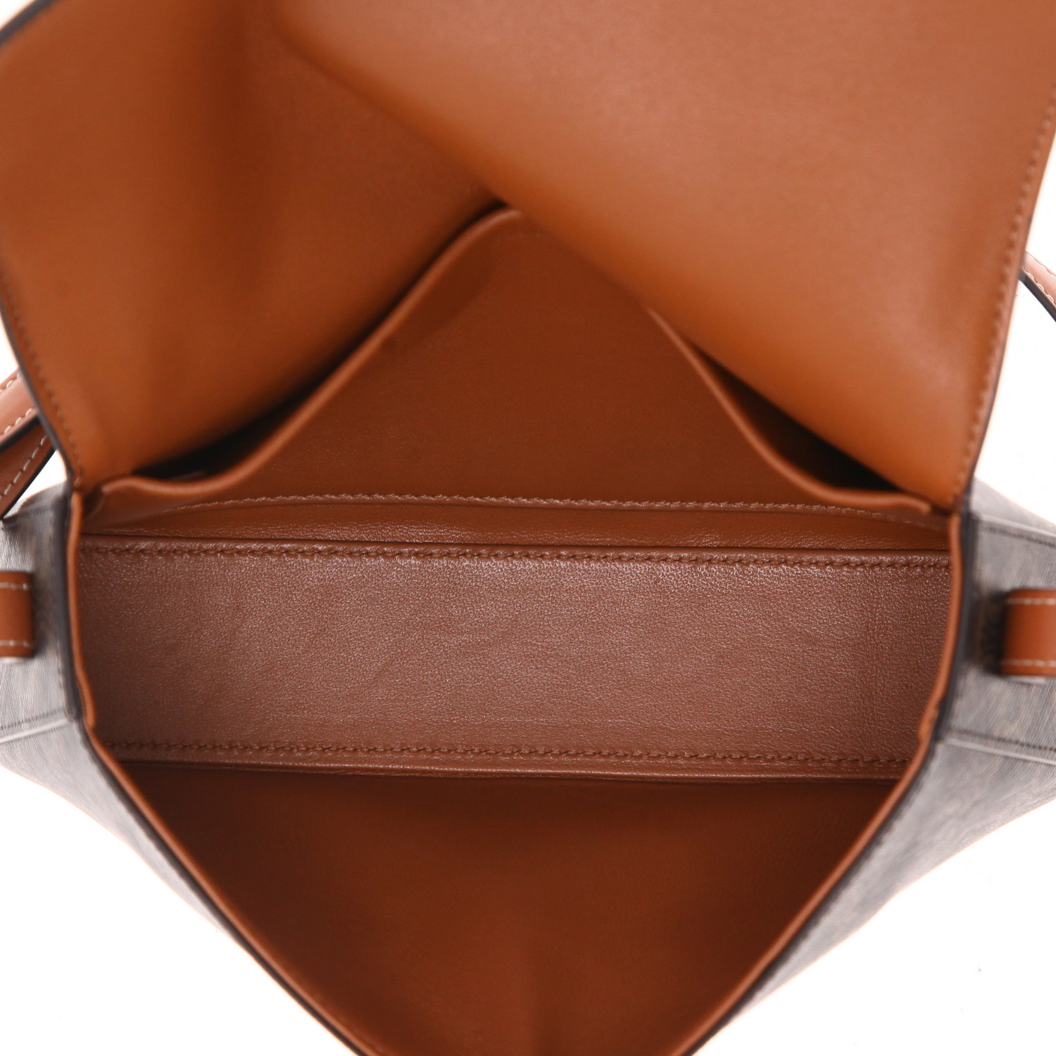 Bolso de mano Celine  Claude en tejido "Triomphe" marrón y cuero marrón - Detail D3