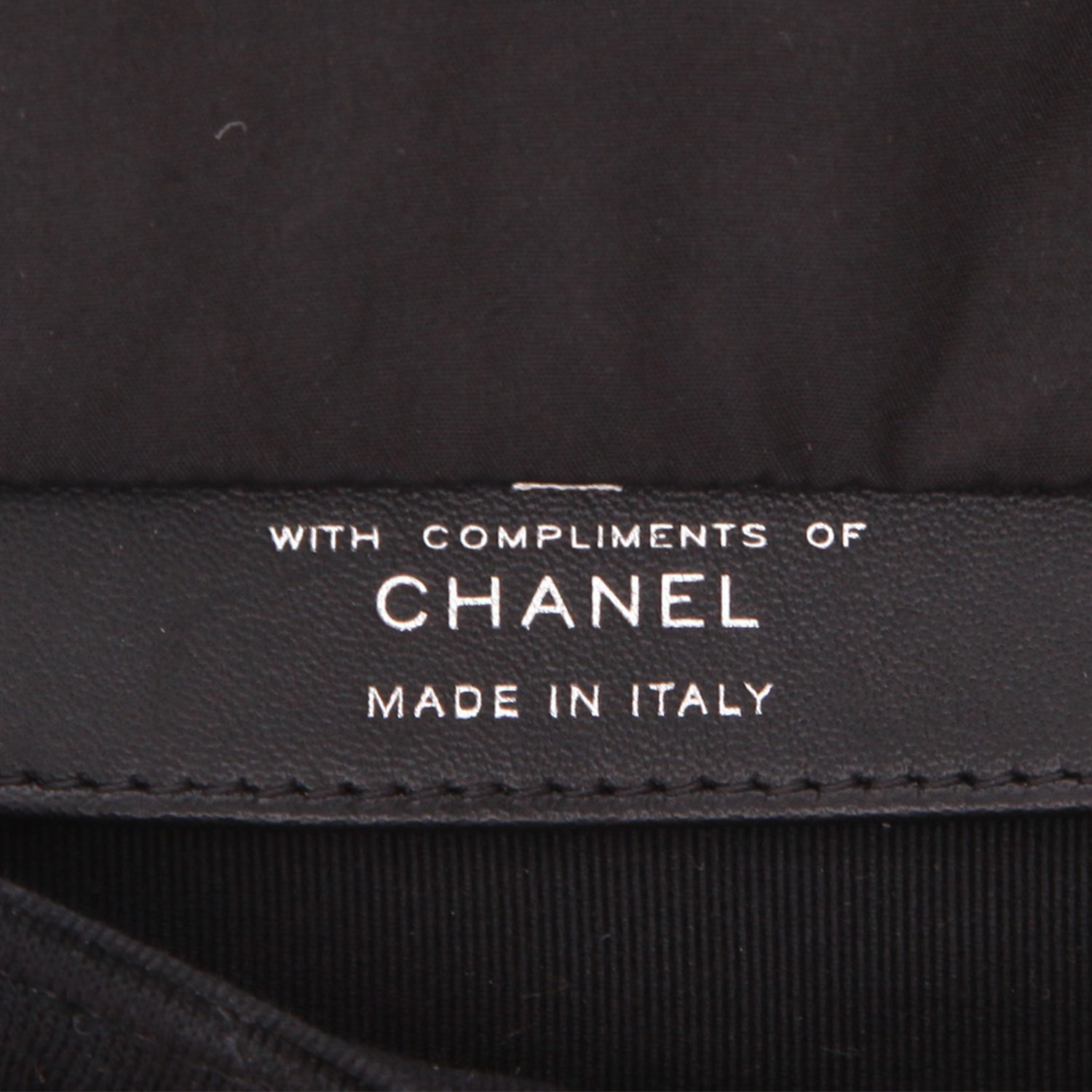 Sac cabas Chanel   en toile grise noire et blanche et jersey noir - Detail D2