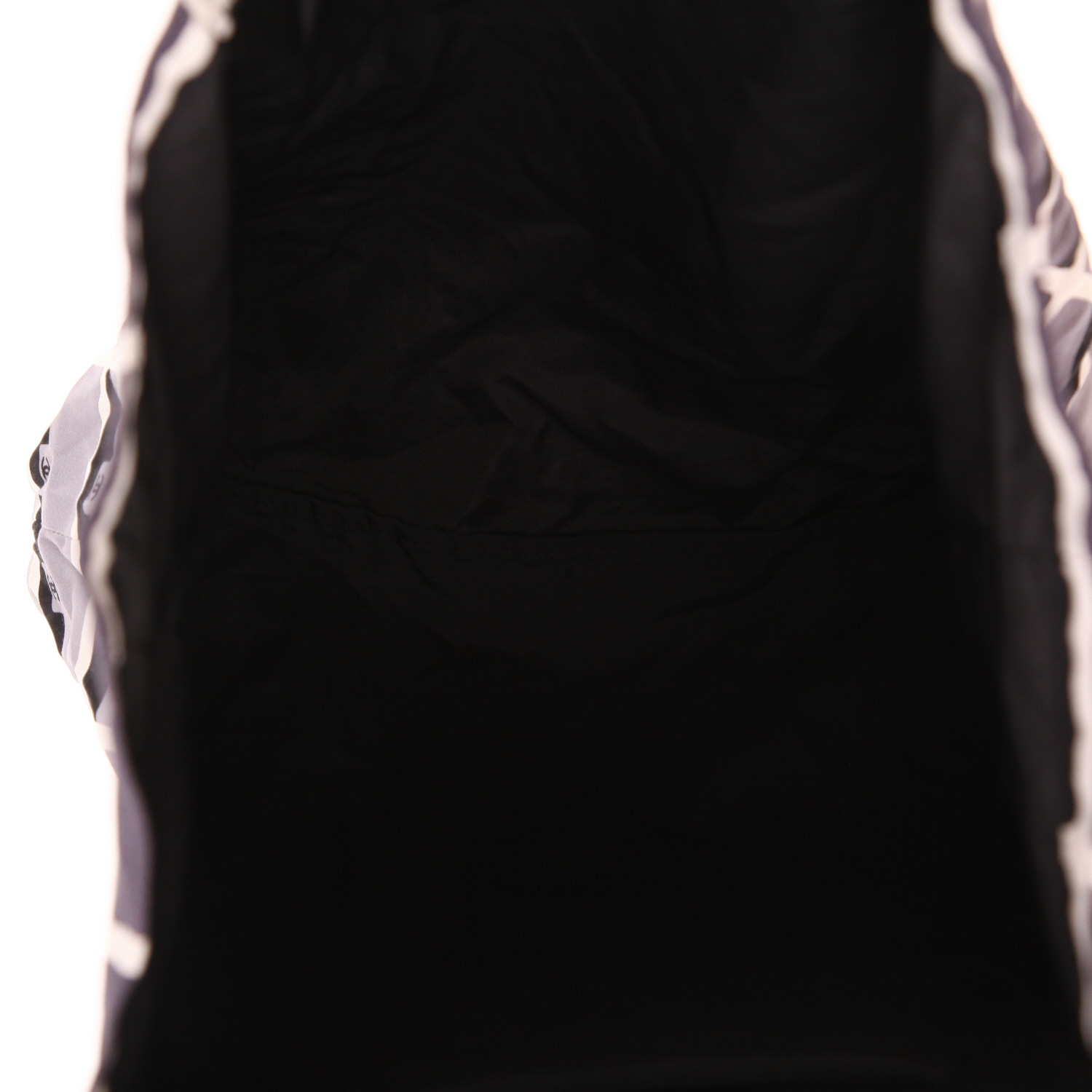 Chanel   shopping bag  in grey, black and white canvas  and black jersey - Detail D6