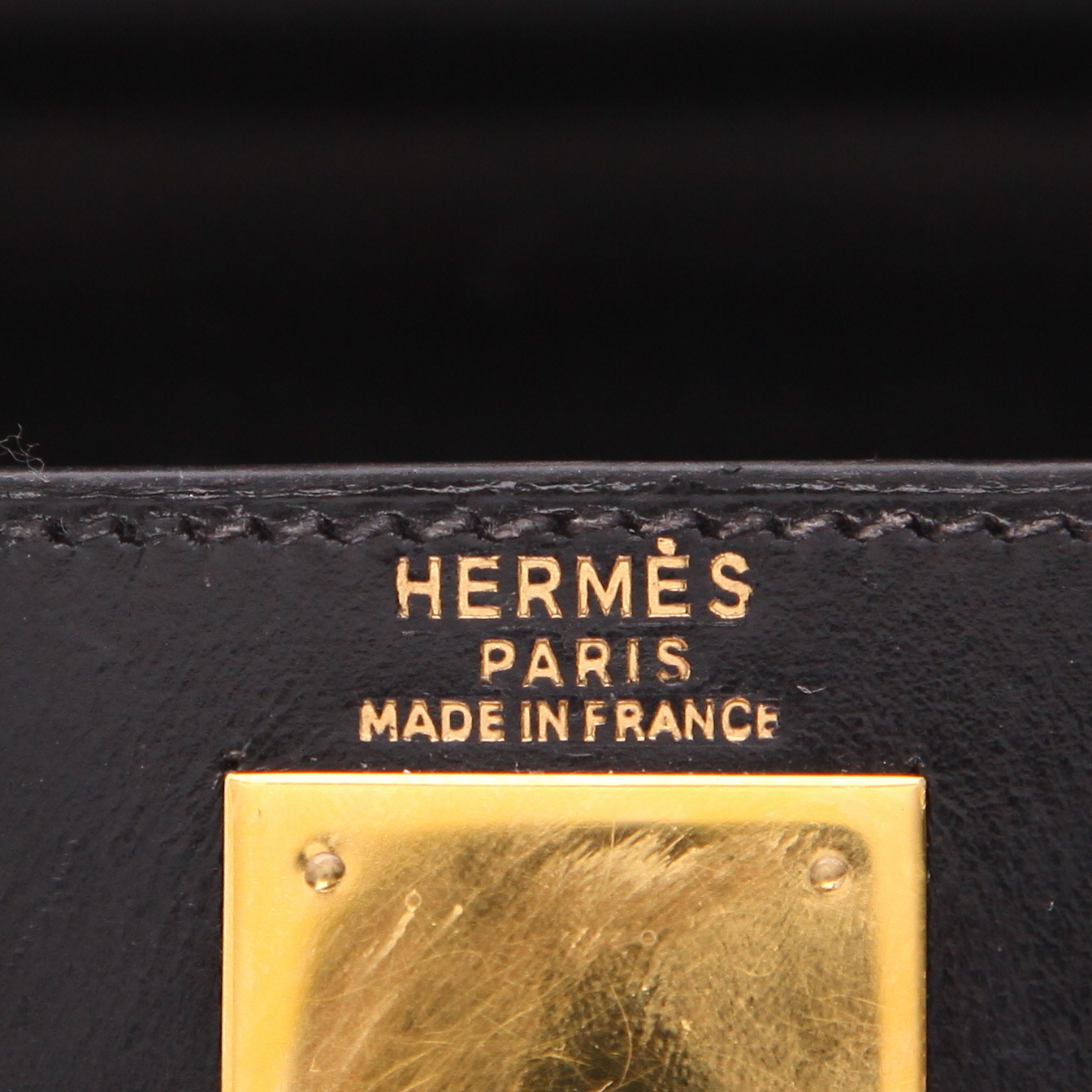 Bolso de mano Hermès  Kelly 28 cm en cuero box negro - Detail D2