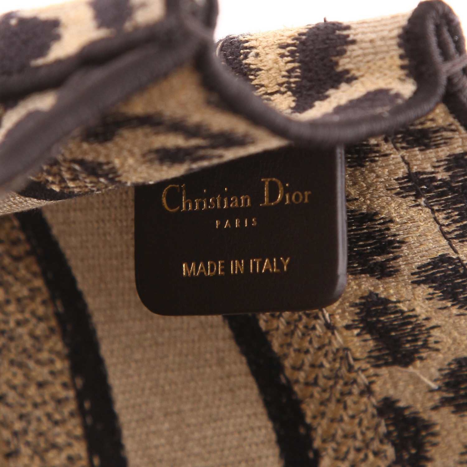 Bolso de mano Dior  Book Tote mini  en lona beige y negra - Detail D2