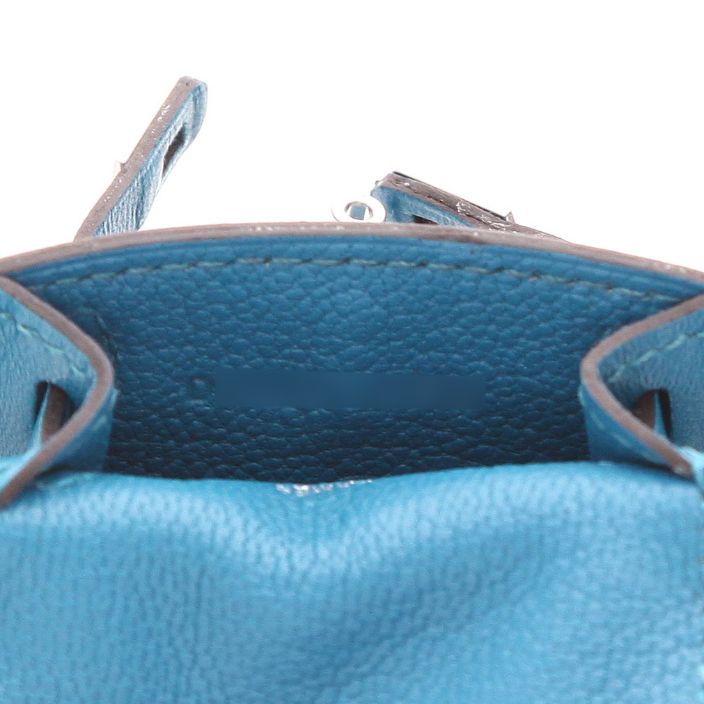 Hermès Kelly Twilly bag charm bag in blue Mysore leather and multicolor silk - Detail D4