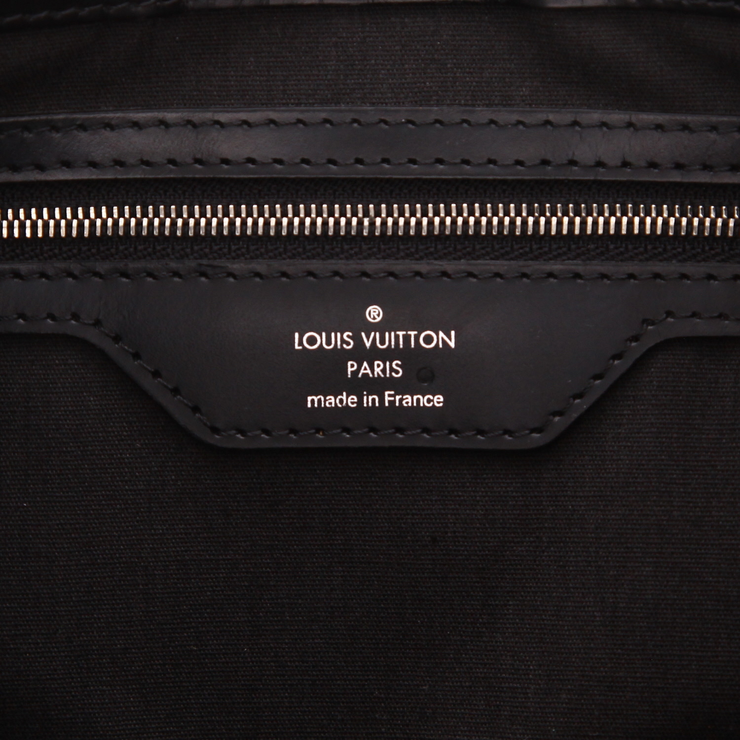 Sac bandoulière Louis Vuitton  Bagatelle en cuir épi noir - Detail D2