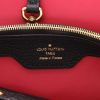 Sac à main Louis Vuitton  Capucines grand modèle  en cuir taurillon clémence noir - Detail D2 thumbnail