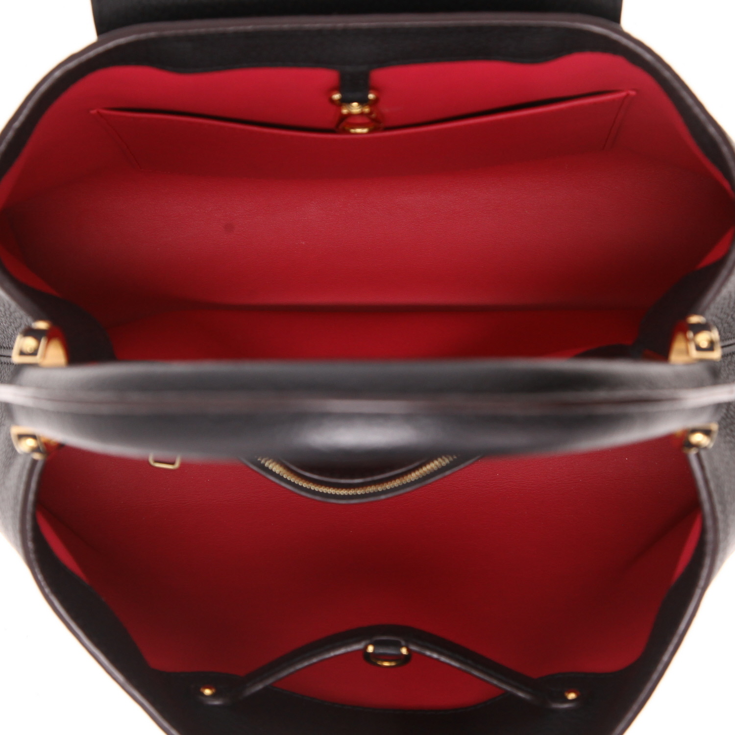Sac à main Louis Vuitton Capucines grand modèle en cuir taurillon clémence noir - Detail D3