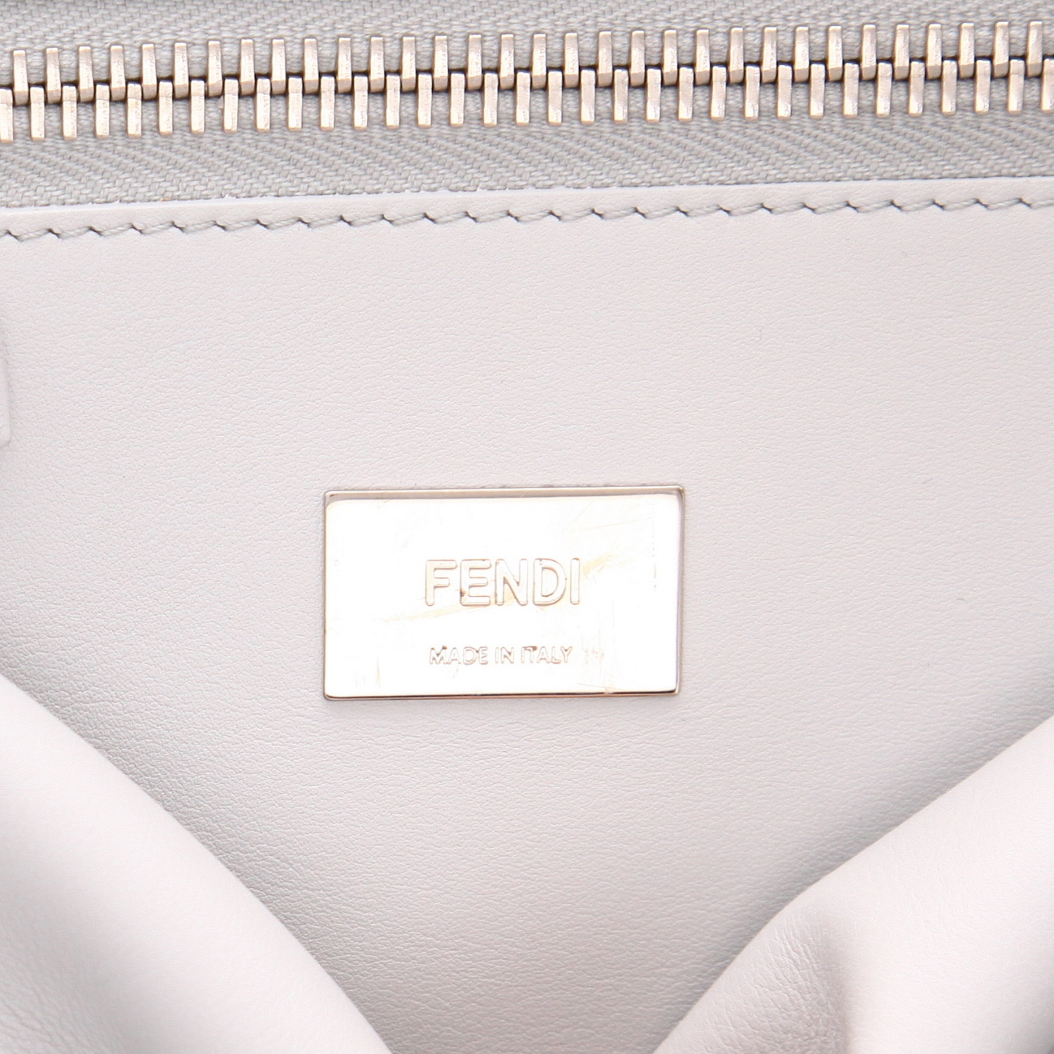 Sac à main Fendi  Peekaboo en cuir bleu-foncé - Detail D2