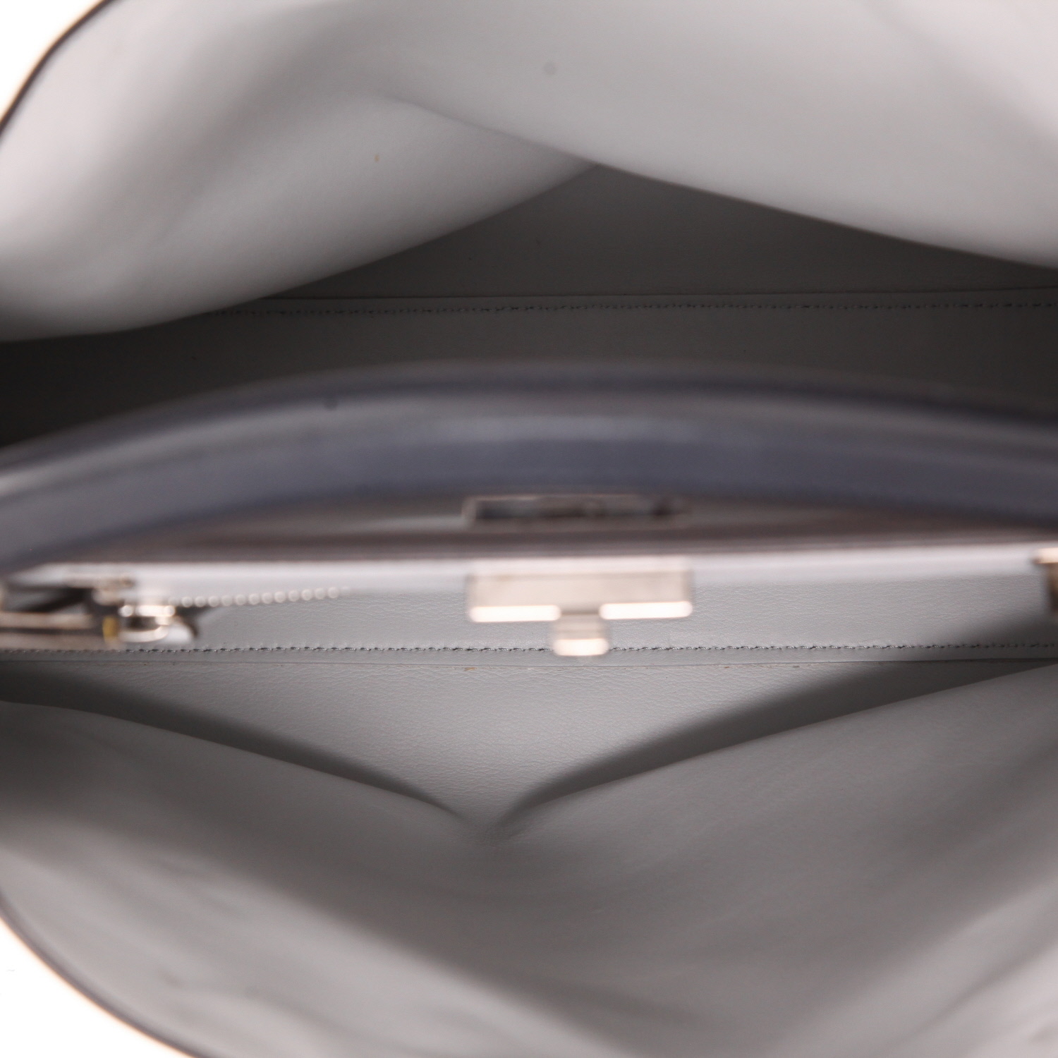 Sac à main Fendi  Peekaboo en cuir bleu-foncé - Detail D3