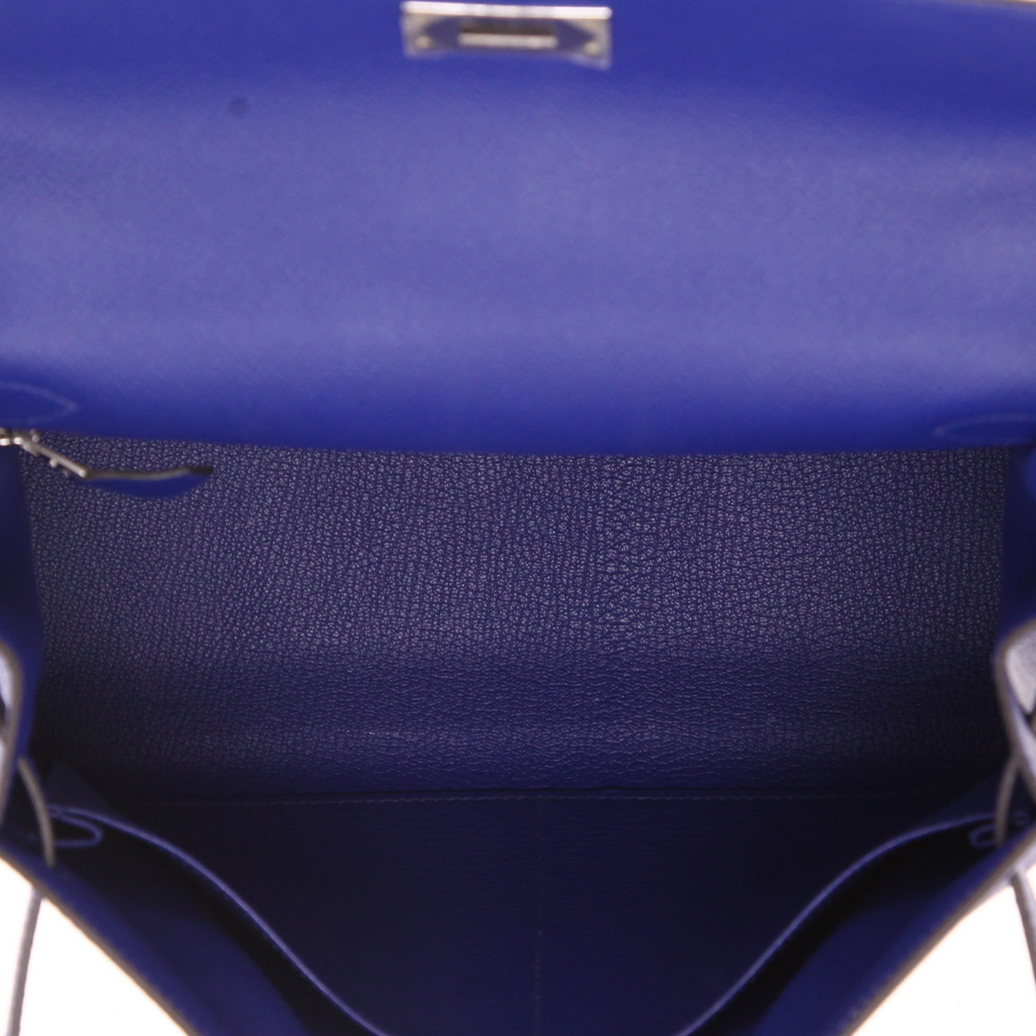Sac à main Hermès  Kelly 28 cm en cuir epsom bleu - Detail D3