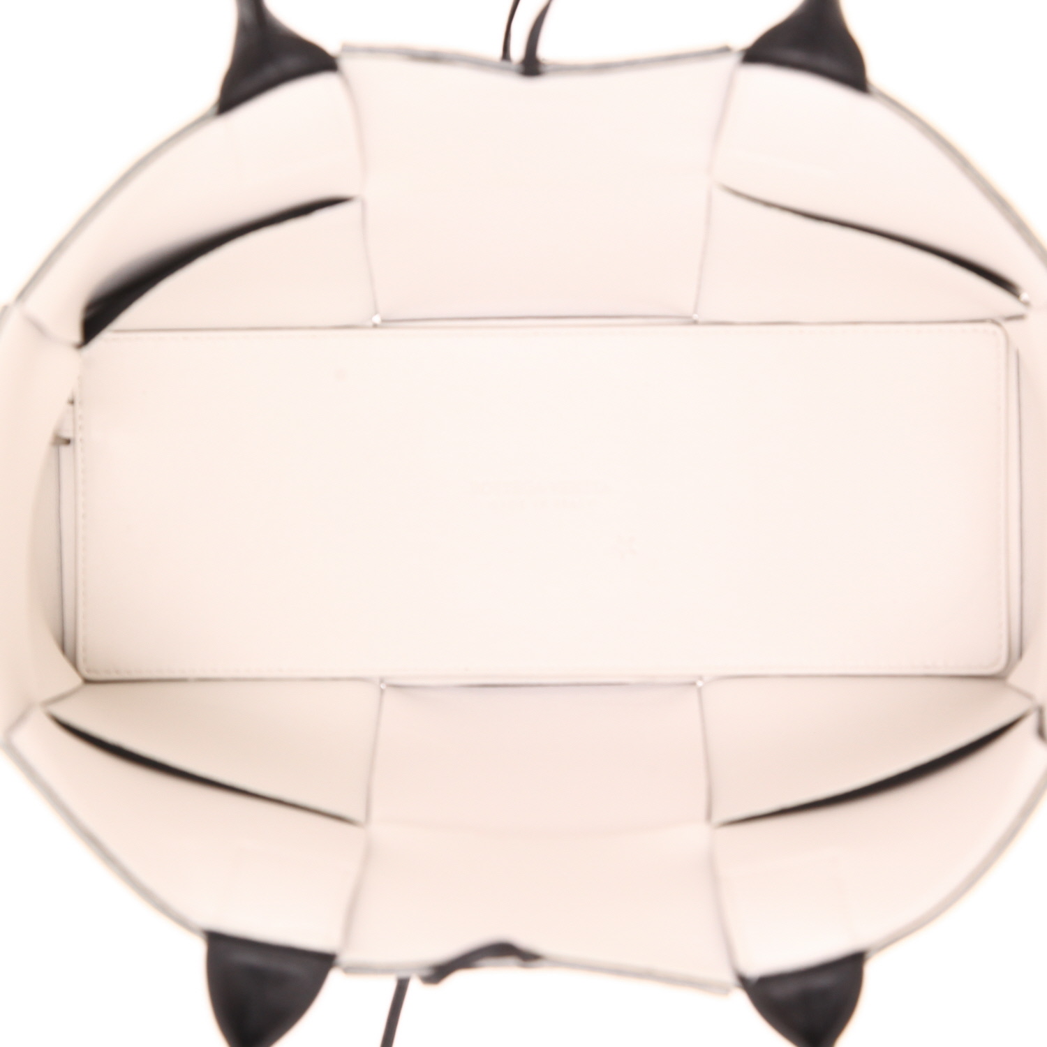 Bolso de mano Bottega Veneta  Arco modelo pequeño  en cuero intrecciato negro - Detail D3