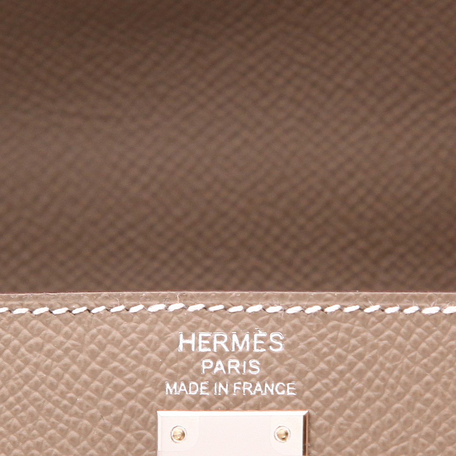 Sac à main Hermès  Kelly 25 cm en cuir epsom étoupe - Detail D2