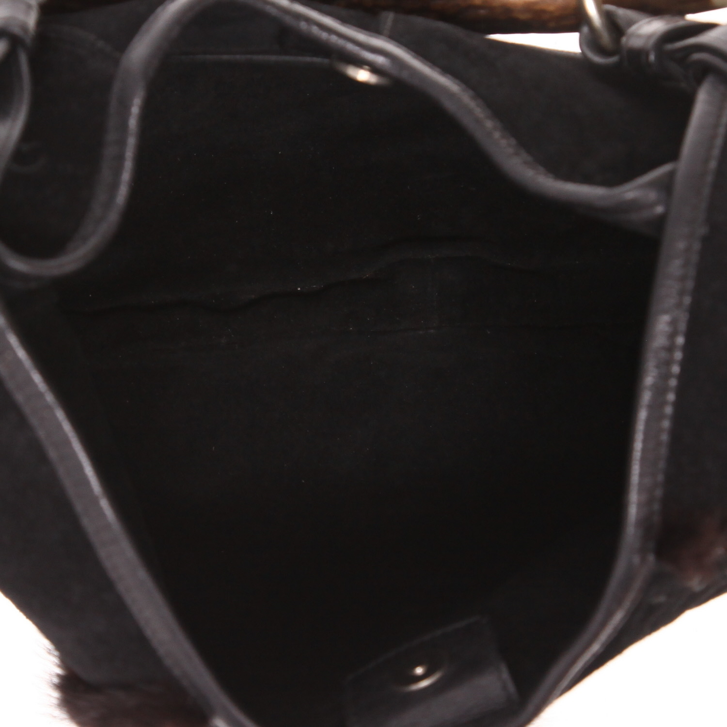 Bolso de mano Saint Laurent  Mombasa en Veau velours negro y cuero negro - Detail D3