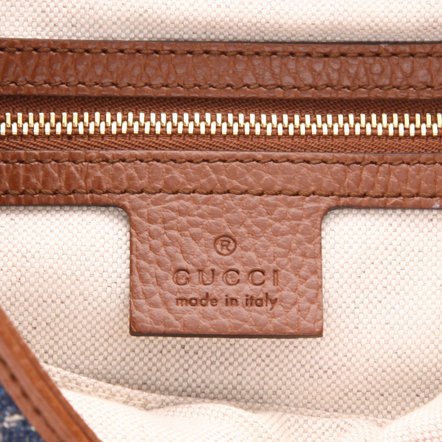 Bolso bandolera Gucci  Jackie modelo mediano  en lona denim Monogram azul y cuero marrón - Detail D2