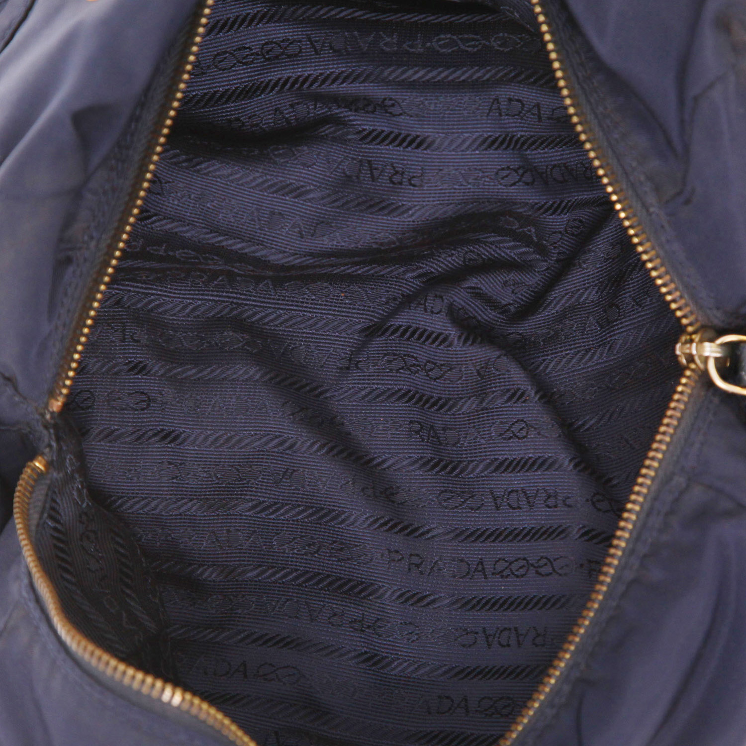 Prada  Nylon shoulder bag  in navy blue canvas - Detail D3