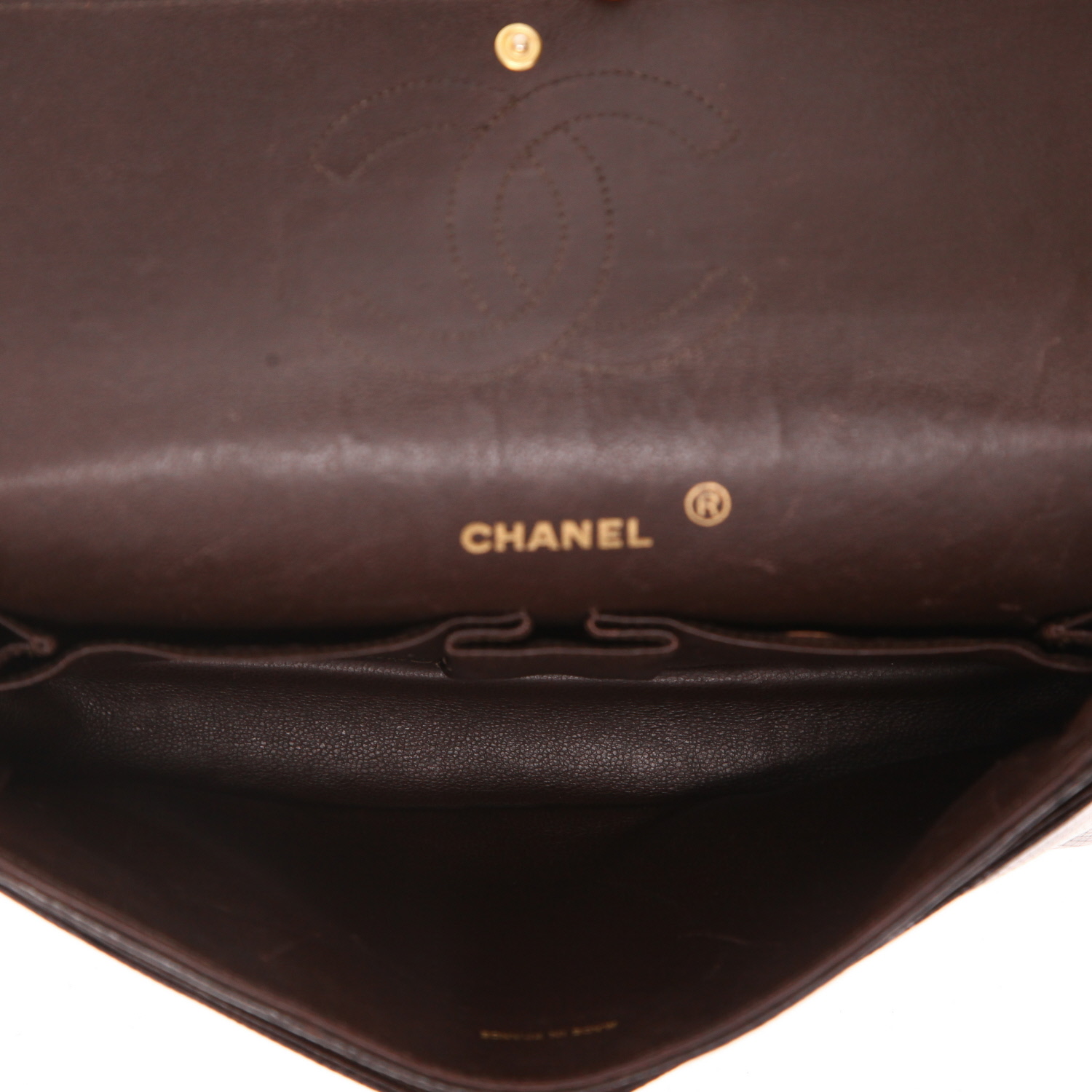 Bolso de mano Chanel  Timeless Classic en piel de lagarto marrón - Detail D3