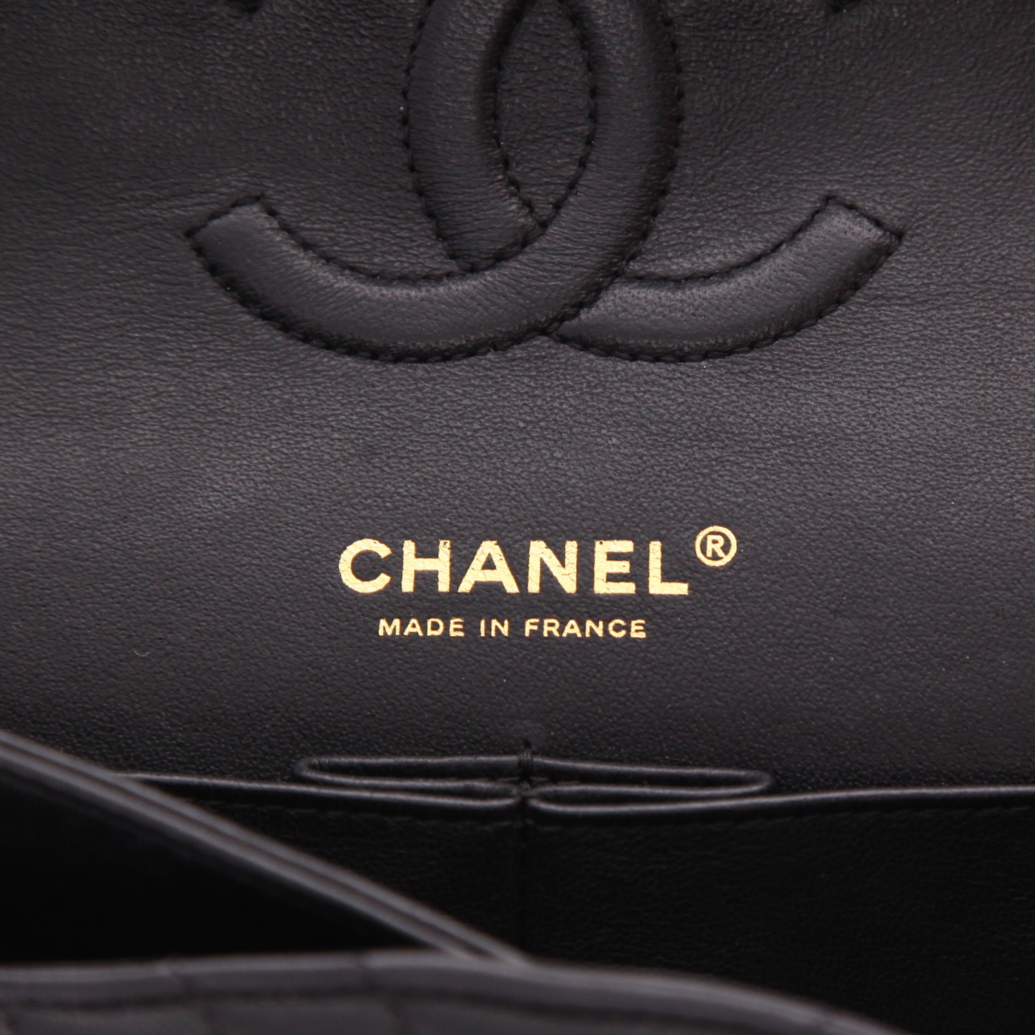 Sac à main Chanel  Timeless Classic en cuir matelassé chevrons noir - Detail D2