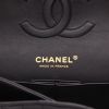 Sac à main Chanel  Timeless Classic en cuir matelassé chevrons noir - Detail D2 thumbnail