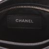 Sac bandoulière Chanel   en cuir matelassé noir - Detail D2 thumbnail