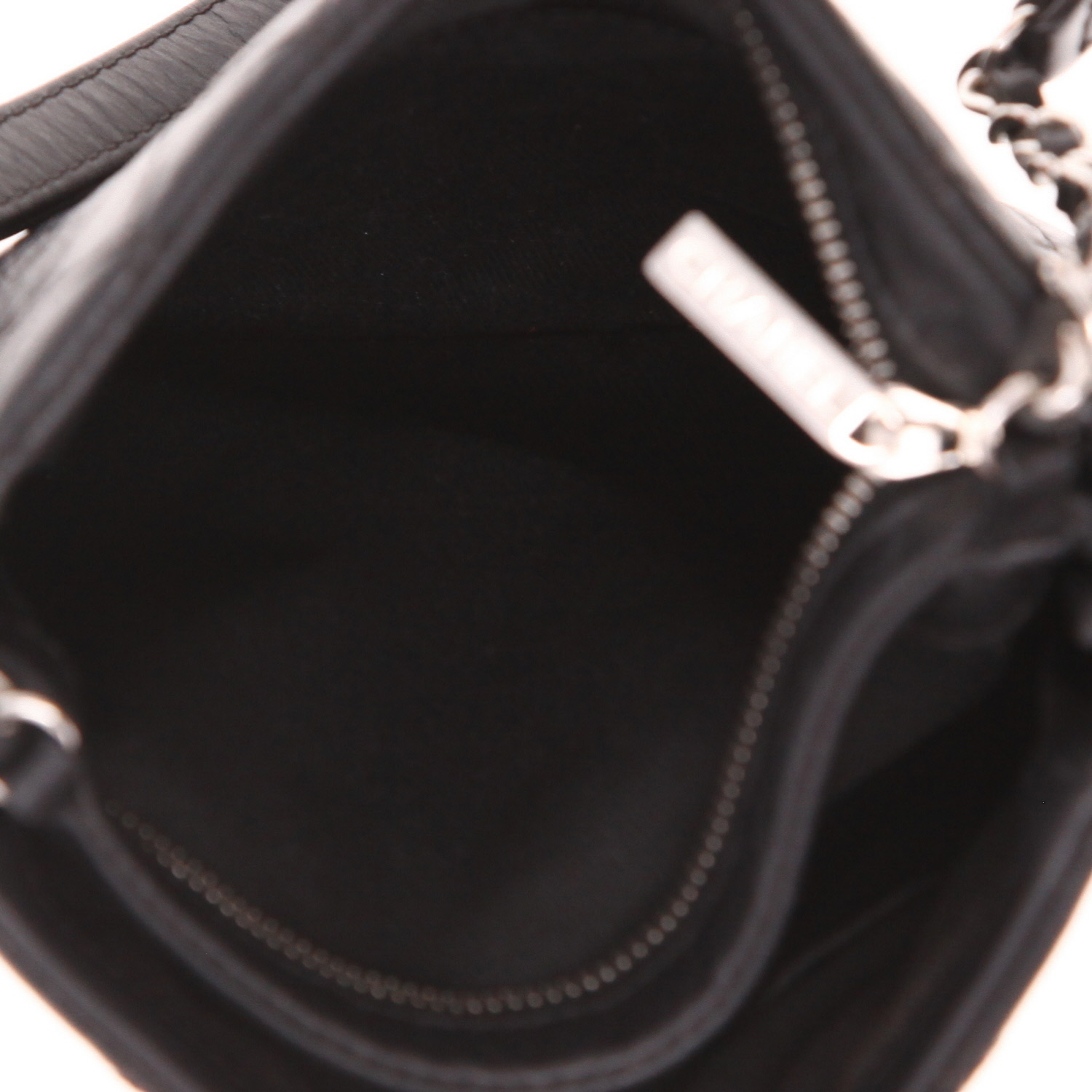 Sac bandoulière Chanel   en cuir matelassé noir - Detail D3