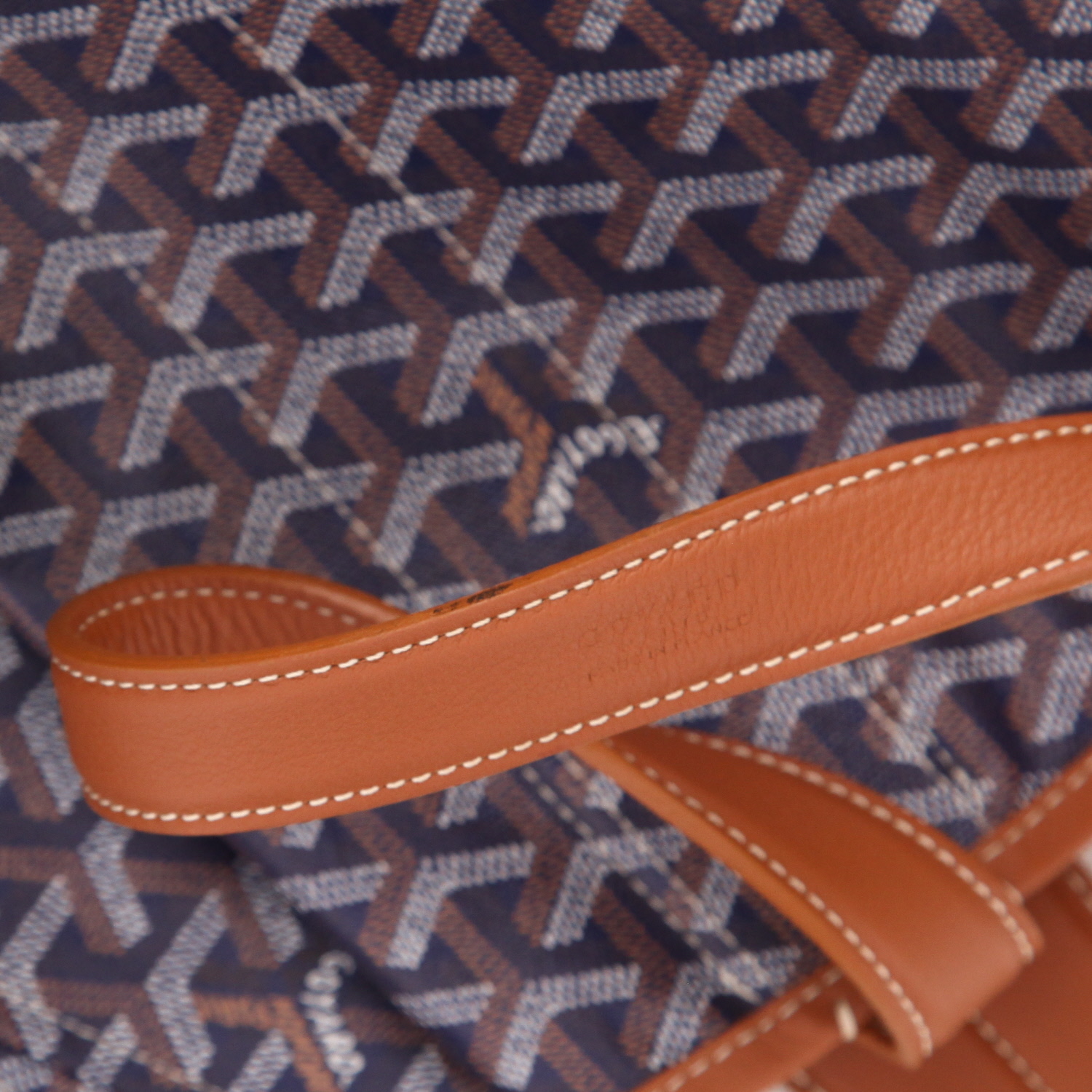 Bolso Cabás Goyard  Belharra en tela Goyardine azul marino y cuero marrón - Detail D2