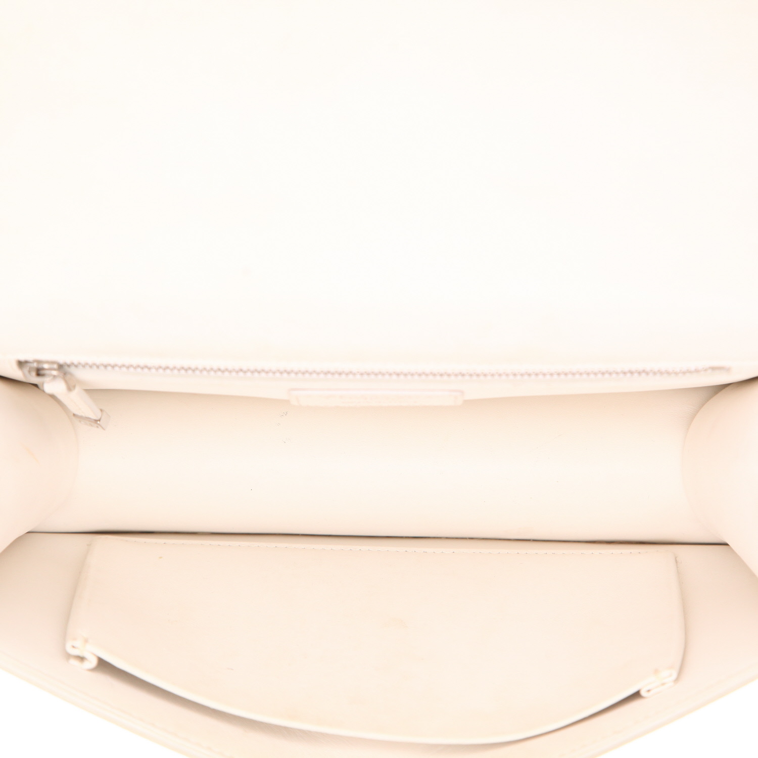 Bolso de mano Dior  30 Montaigne en cuero granulado blanco - Detail D3