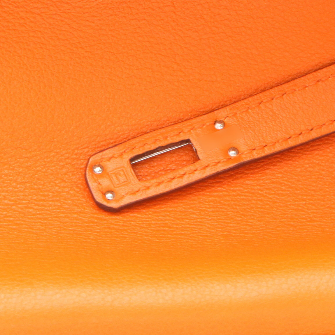 Bolsito de mano Hermès  Kelly - Clutch en cuero swift naranja - Detail D4