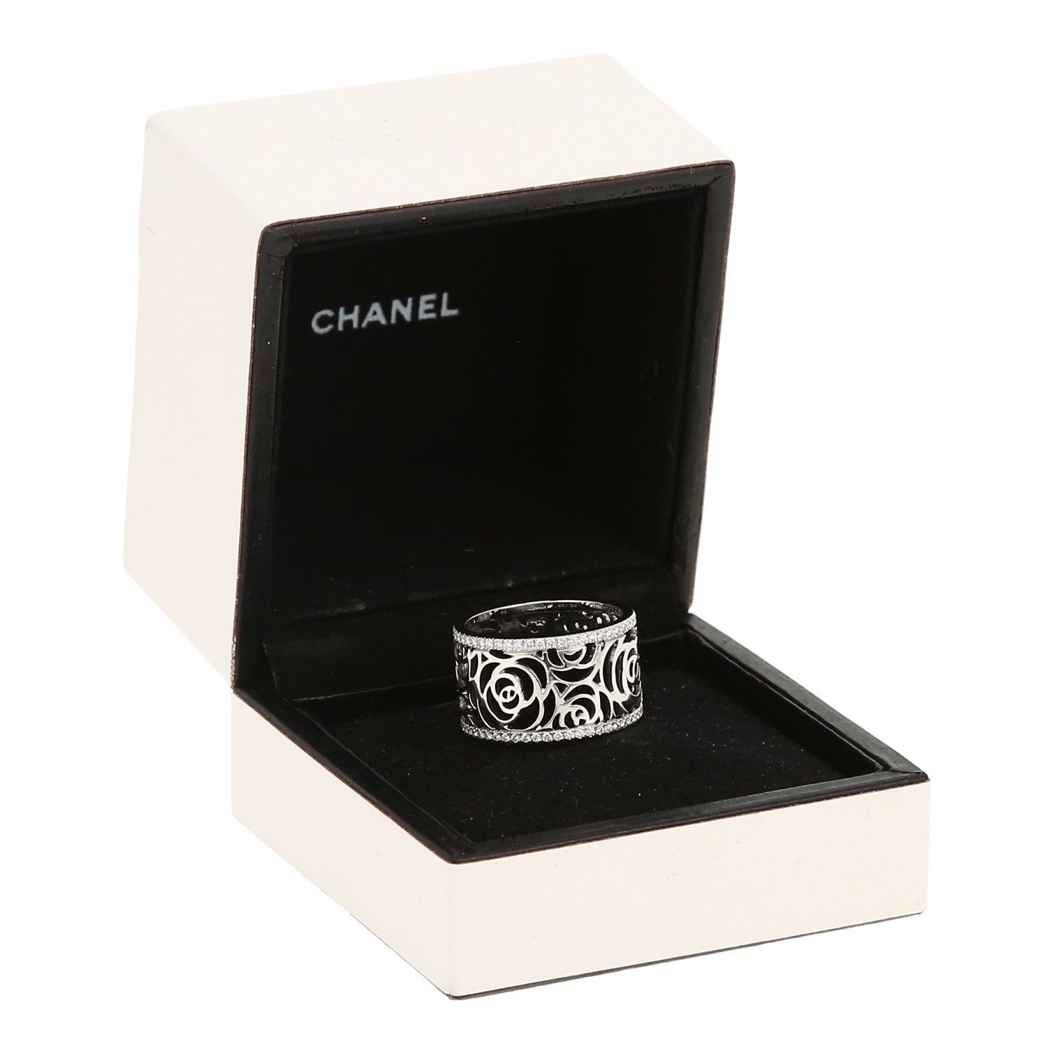 Bague bandeau Chanel Camélia Fil en or blanc et diamants - Detail D2