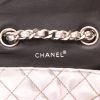 Portachiavi Chanel  Timeless Extra Mini in pelle trapuntata argentata - Detail D2 thumbnail