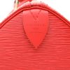 Sac à main Louis Vuitton  Speedy 25 en cuir épi rouge - Detail D2 thumbnail