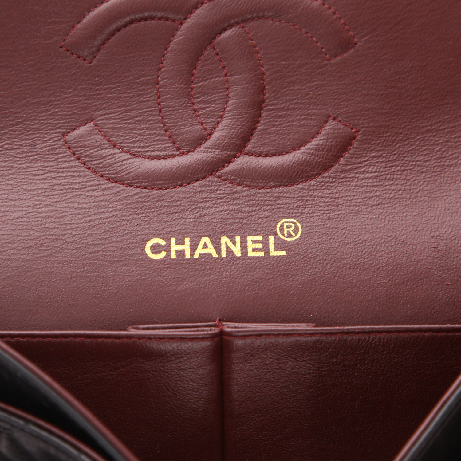 Sac à main Chanel  Timeless Classic en cuir matelassé noir - Detail D2