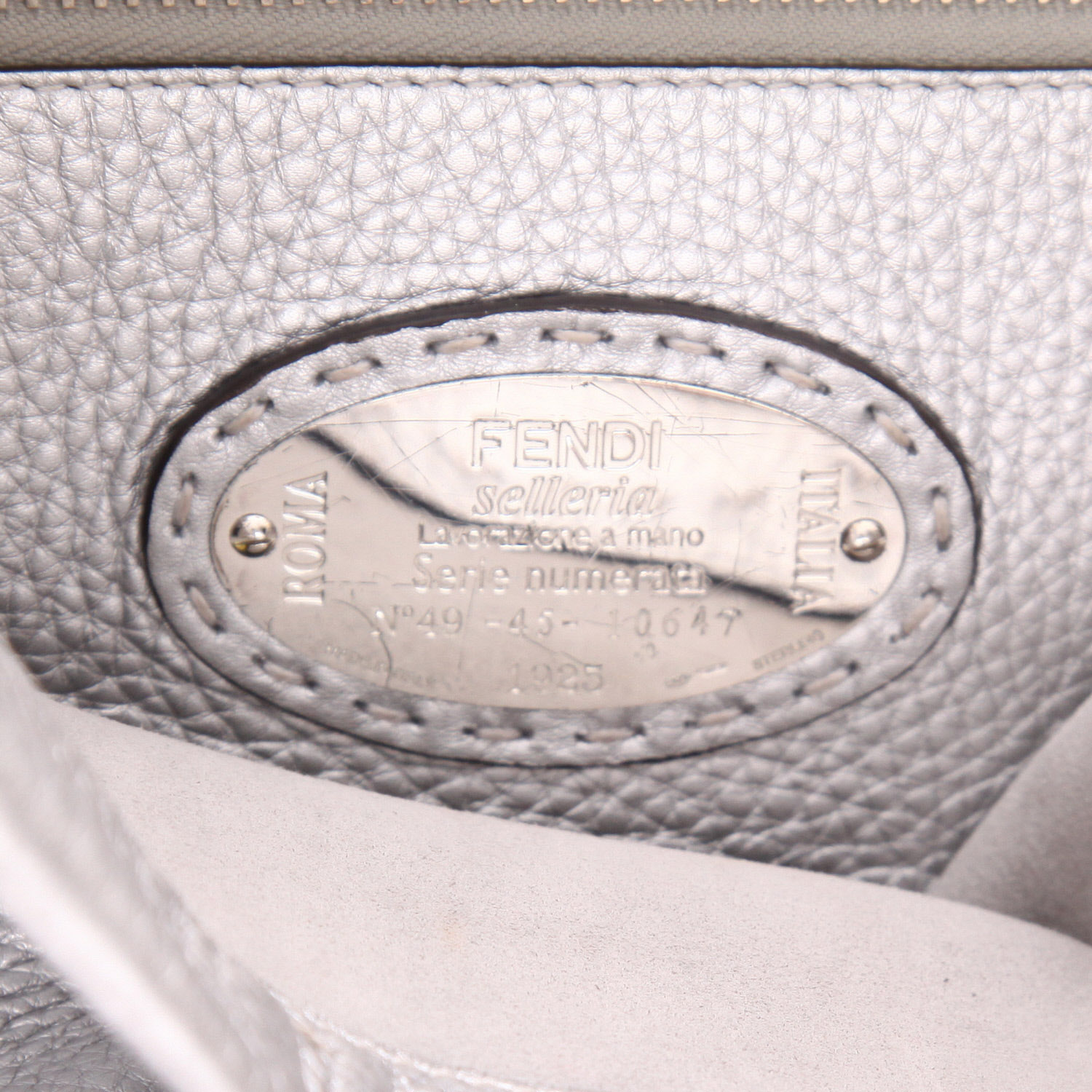 Borsa Fendi  Peekaboo Selleria modello medio  in pelle martellata argentata - Detail D2