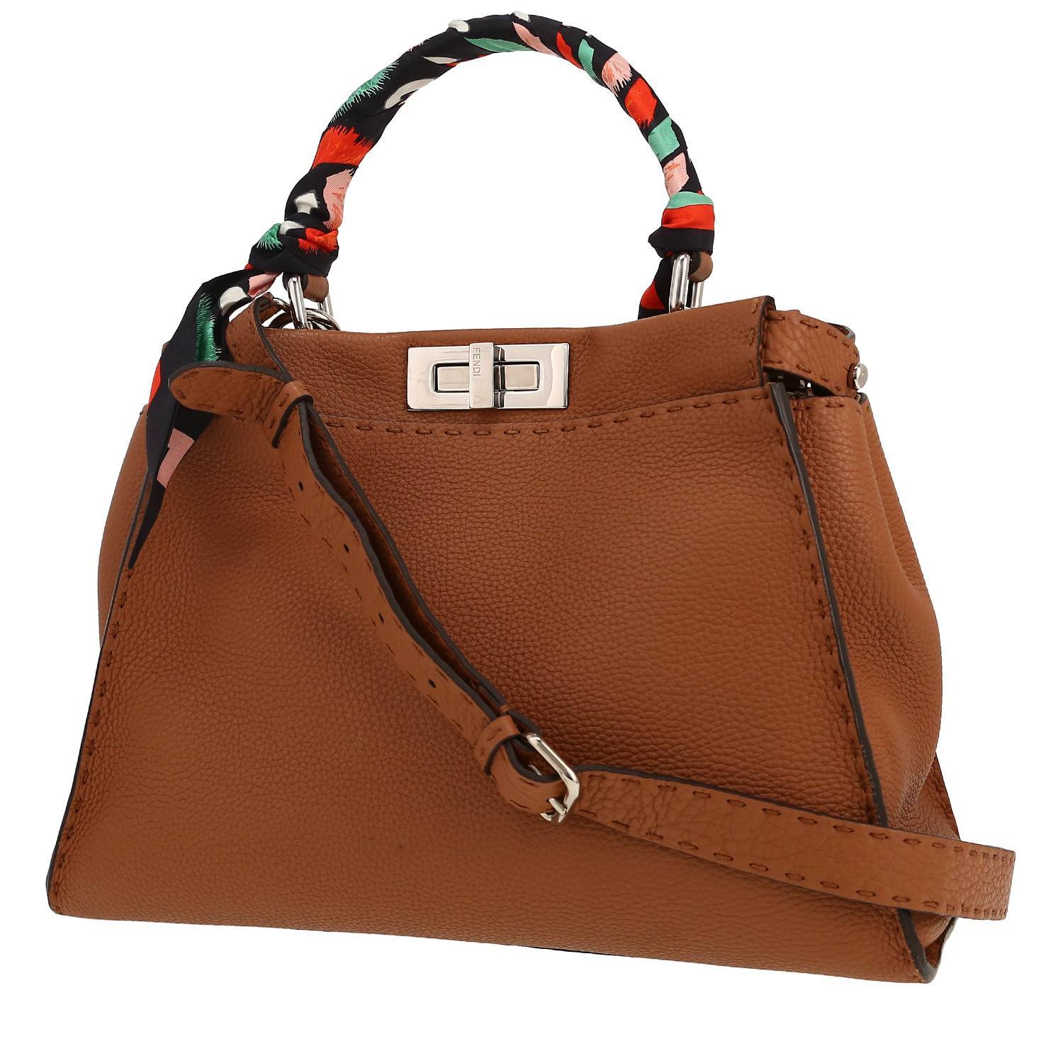 Sac bandoulière Fendi  Peekaboo moyen modèle  en cuir grainé marron