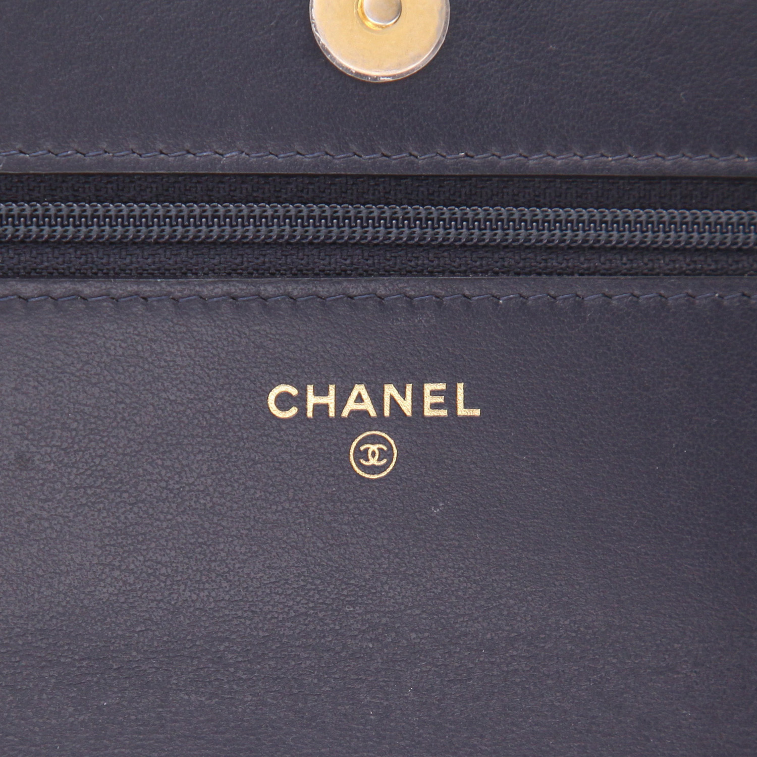 Bolso bandolera Chanel  Wallet on Chain 19 en tweed azul marino y rojo - Detail D2