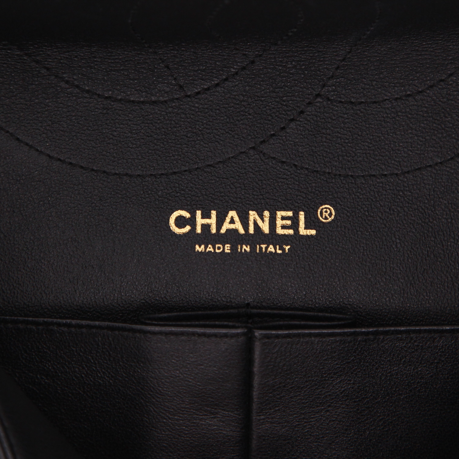 Chanel  2.55 handbag  in black patent quilted leather - Detail D2