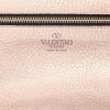 Sac cabas Valentino Garavani  Rockstud en cuir grainé doré - Detail D2 thumbnail