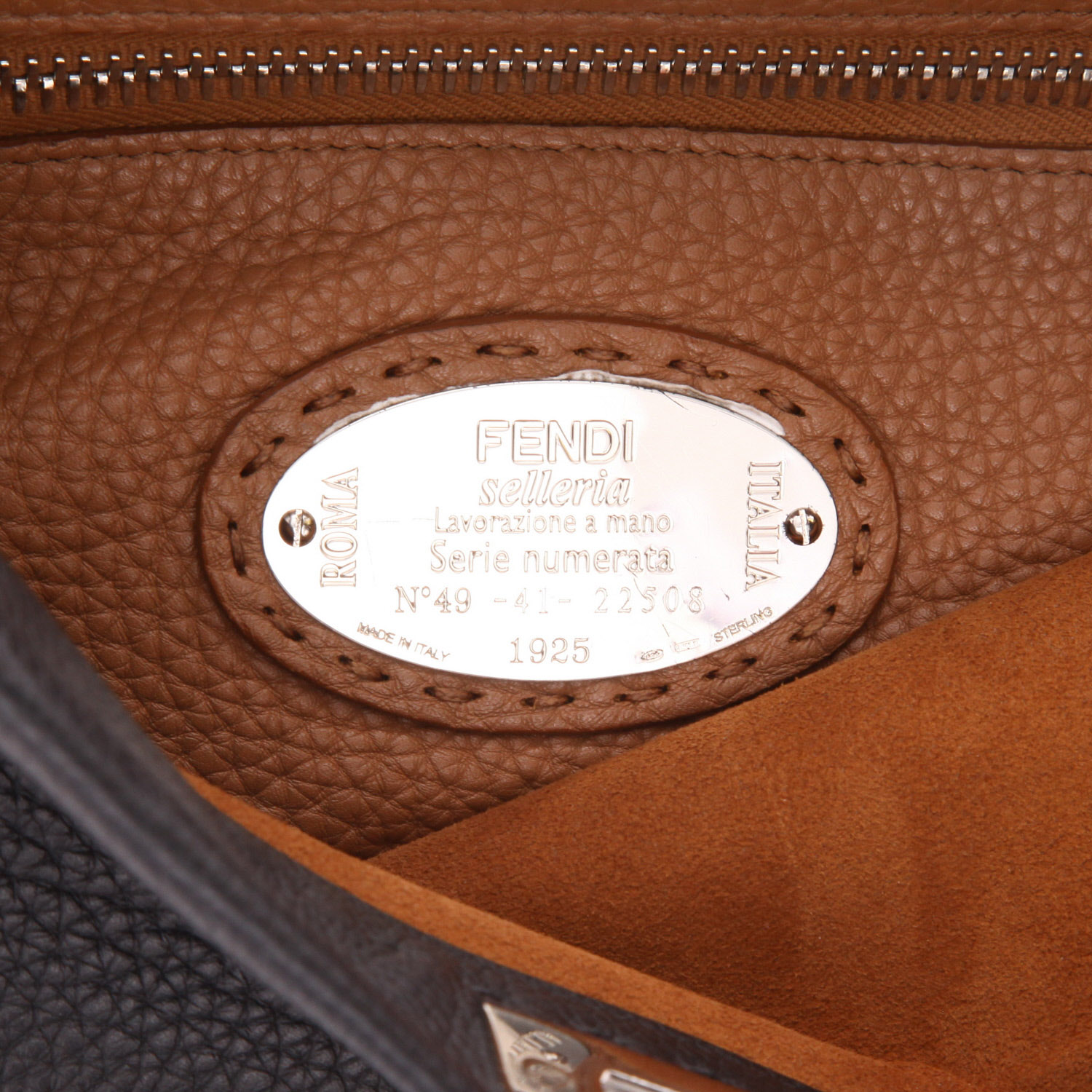 Borsa Fendi  Peekaboo Selleria modello medio  in pelle martellata nera - Detail D2