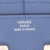 Porte-monnaie Hermès  Constance Wallet en cuir epsom bleu - Detail D2 thumbnail