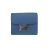 Porte-monnaie Hermès  Constance Wallet en cuir epsom bleu - Detail D4 thumbnail