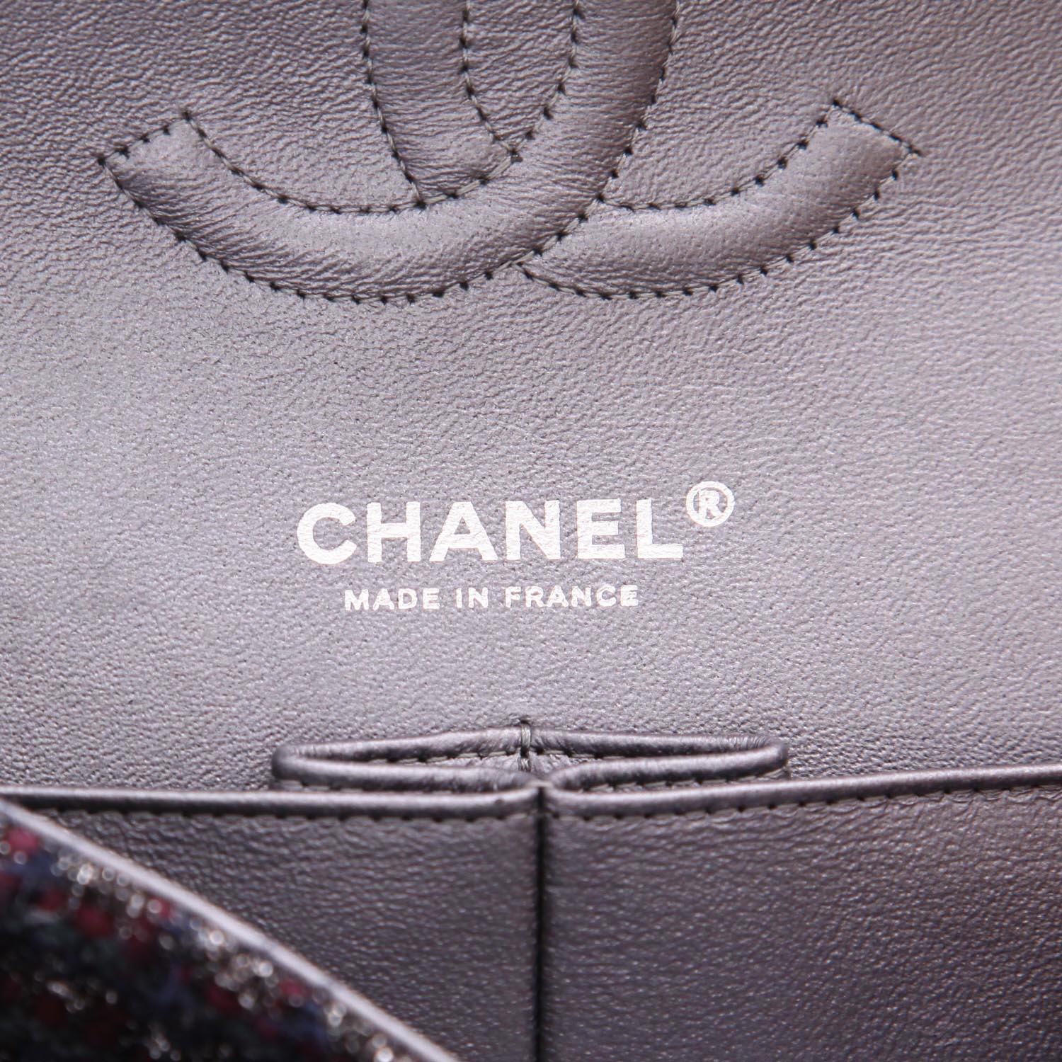 Bolso de mano Chanel  Timeless Classic en tweed azul marino y color burdeos - Detail D2