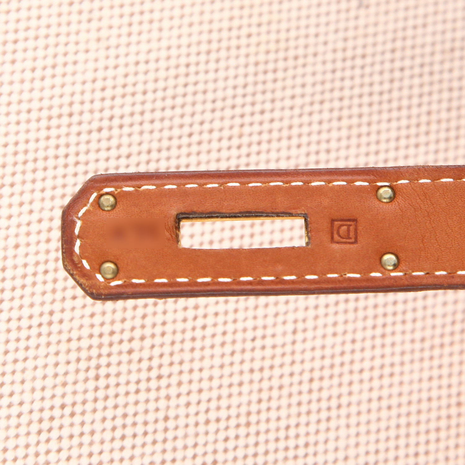 Hermès  Kelly 32 cm handbag  in gold Barenia leather  and beige canvas - Detail D4