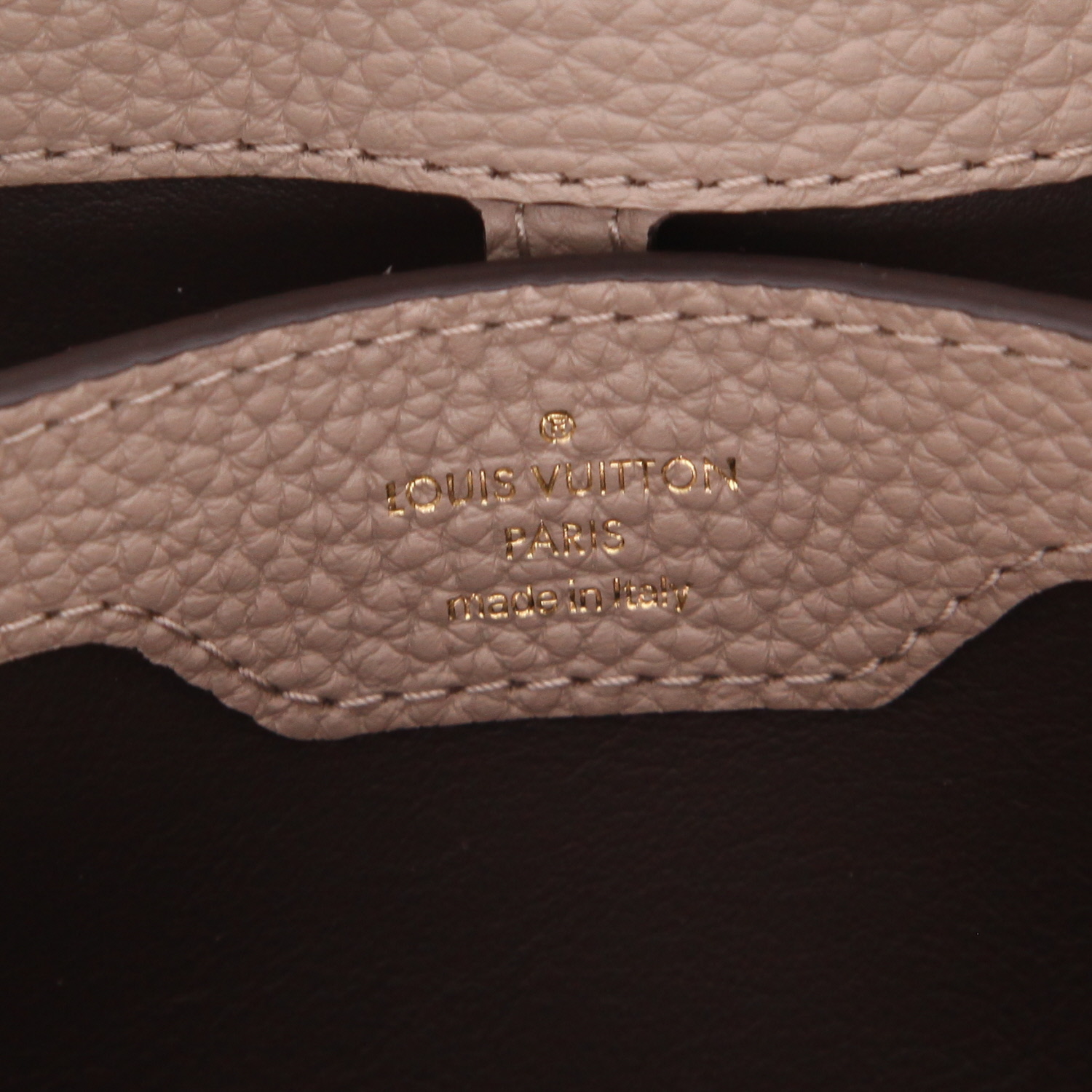 Sac bandoulière Louis Vuitton  Capucines BB en cuir taurillon clémence beige - Detail D2