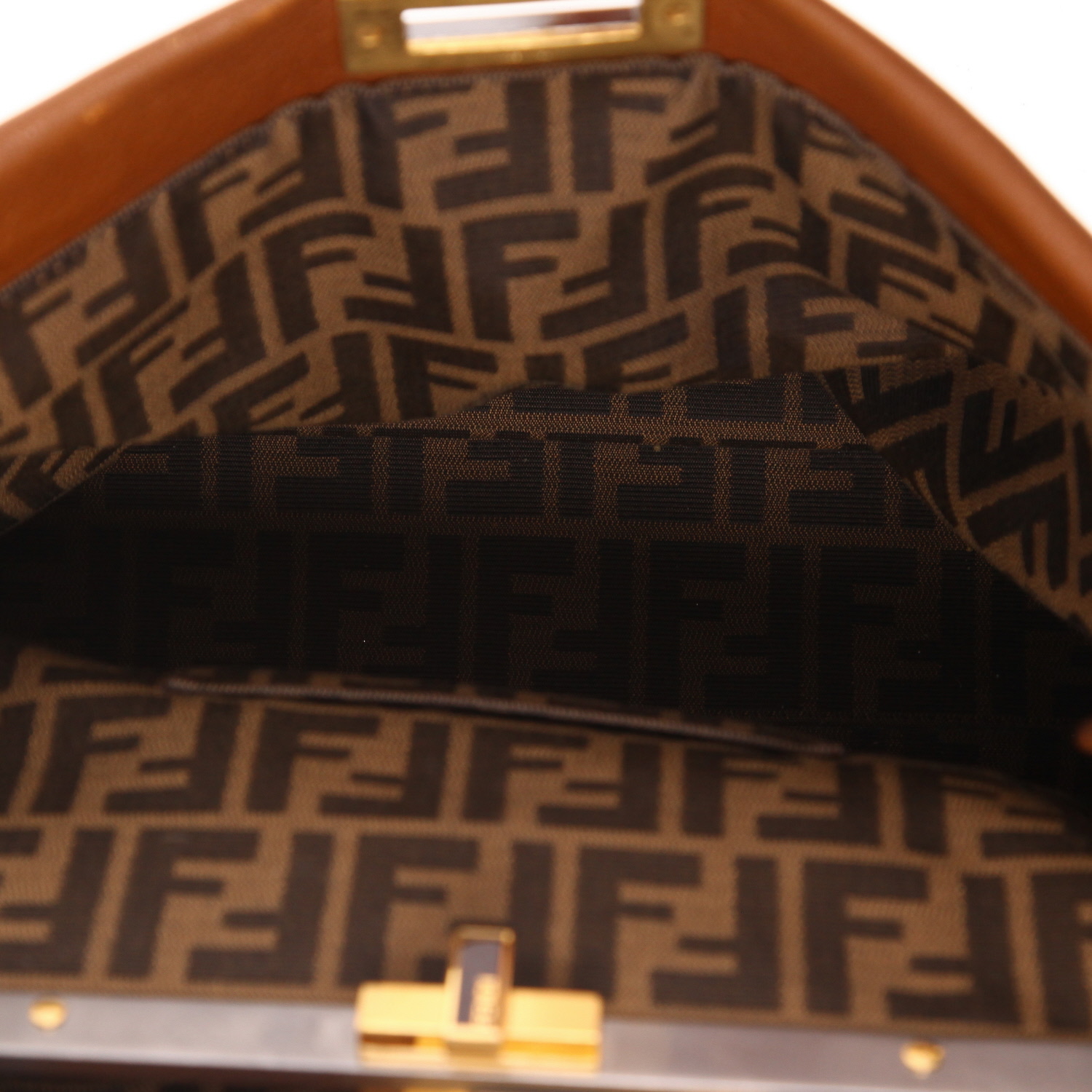 Bolso de mano Fendi  Peekaboo en cuero marrón - Detail D3